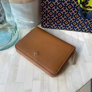 LIKE NEW Tory Burch mini leather zip wallet